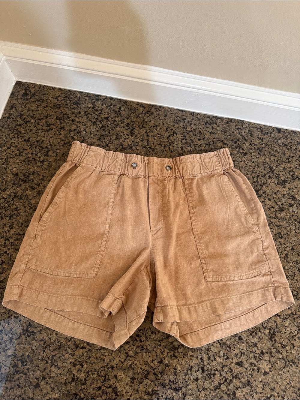 Kut from the Kloth Katana Linen Elastic Waist Shorts